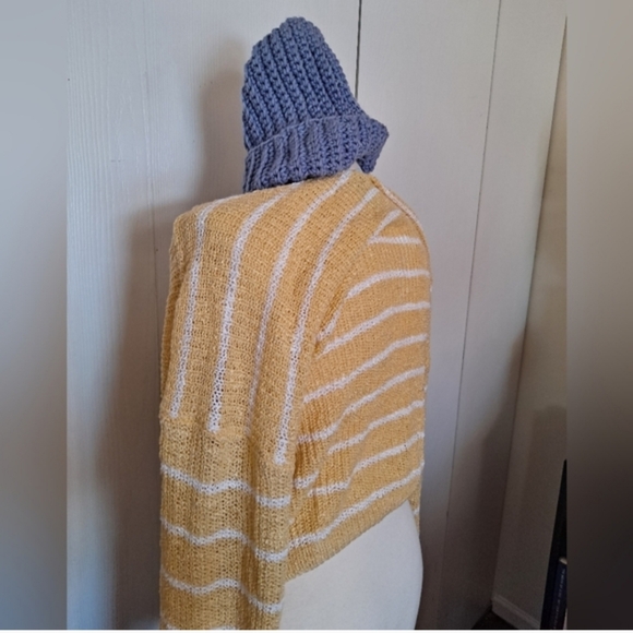 Sweaters. - Picture 5 of 5